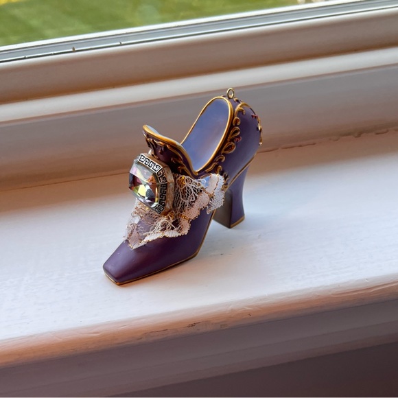 The Ashton-Drake Heirloom Stepping in Time Collectible Shoe 👠 - Picture 2 of 8